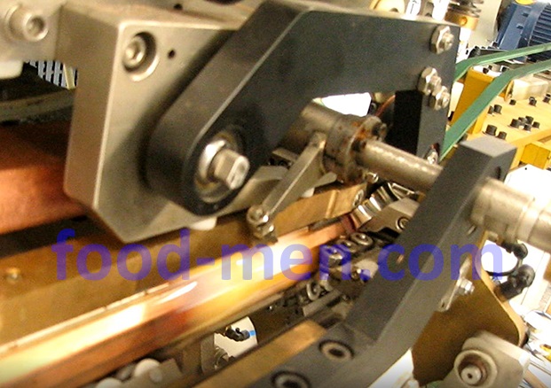 Three-piece can body welding machine Figure 3: Swing arm